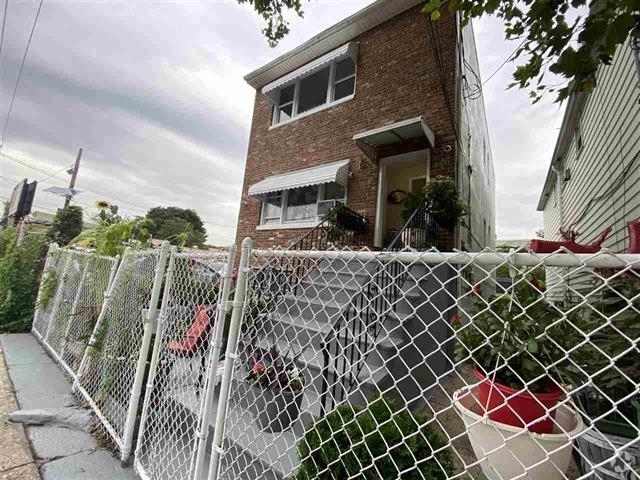 Building Photo - 28 McAdoo Ave Unit 2 Rental