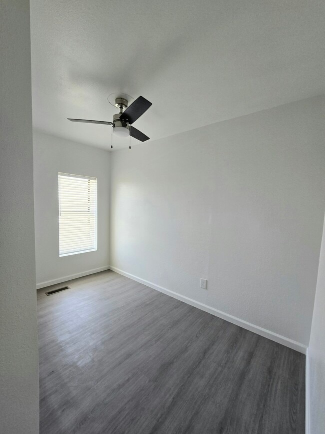 Photo - 300 S 5th St