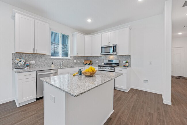 Photo - 332 Appaloosa Dr