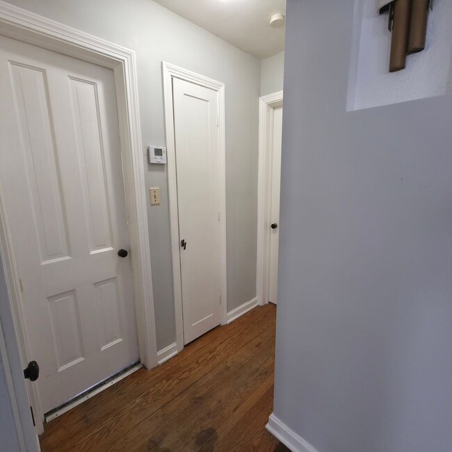 Photo - Single Family Home 2 beds 1 bath Available Now!