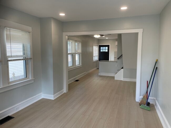 Living Room Dinning Room - 424 Oak St Unidad F