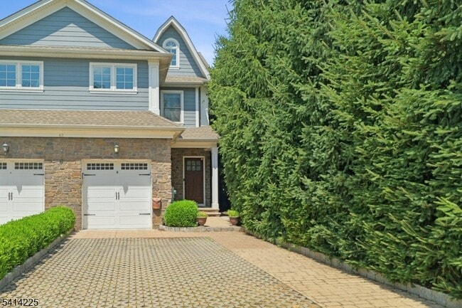 Building Photo - 61 Mechanic St