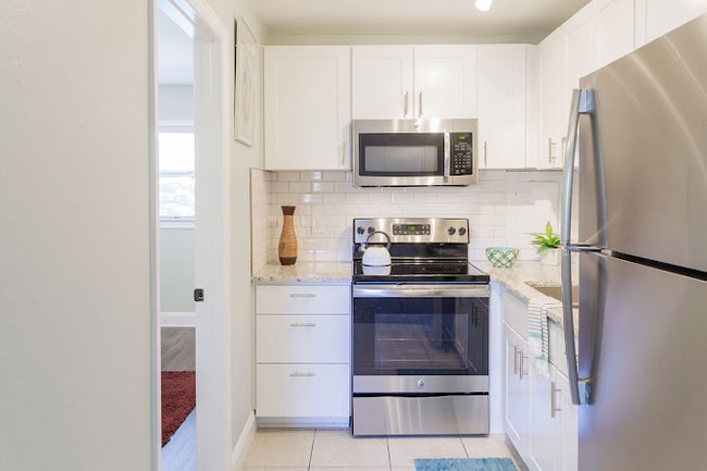 Kitchen.jpg - Bayshore Palms at Soho