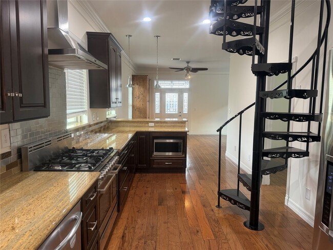 Photo - 3911 Barnes St