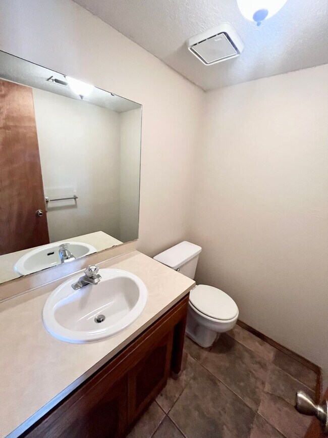 Photo - Updated 2 bedroom 1.5 bath home in a great...