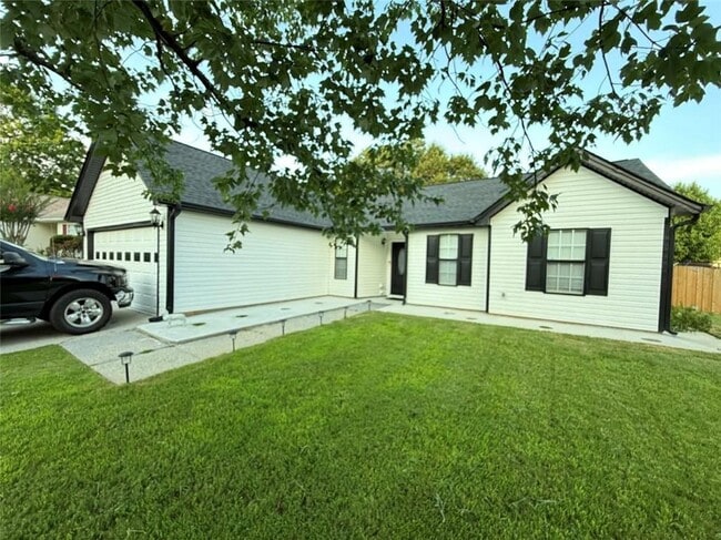 Building Photo - 990 Amelia Grove Ln SE