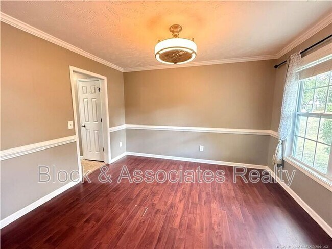 Photo - 281 Tower Dr