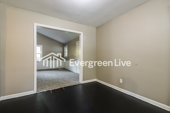 Photo - 1115 W 24TH St S