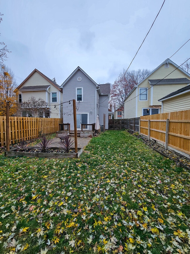 Photo - 389 W 4th Ave