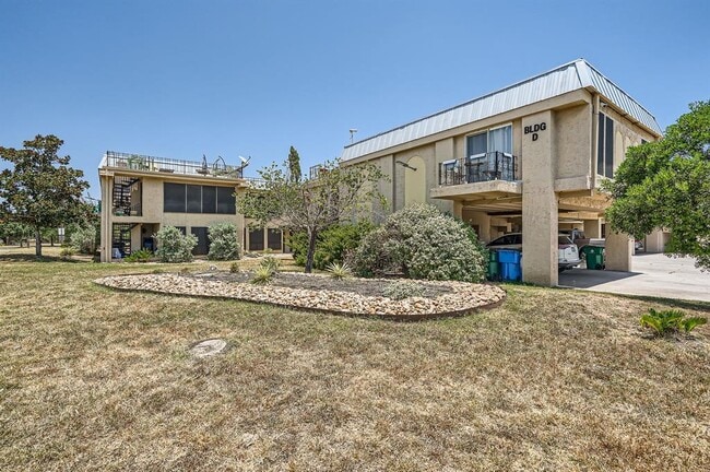 Photo - 5918 Lago Vista Way Unidad D-27