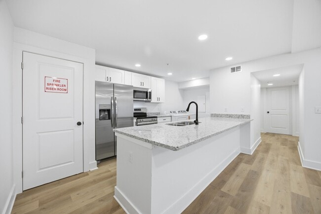 2903 15th Ave Unit 101