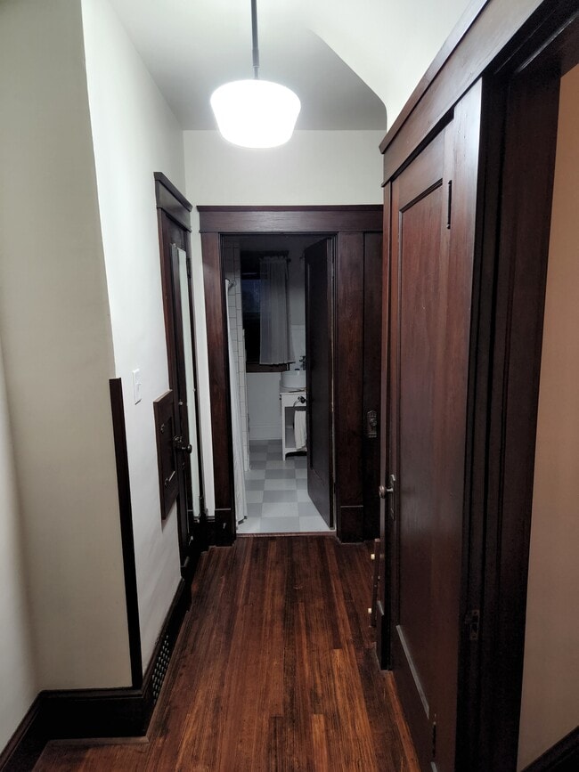 Photo - 2573 IL-17