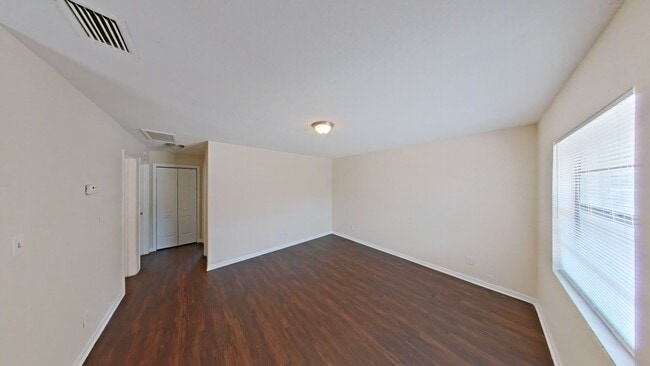 Photo - 921 E Poinsettia Ave Unit B