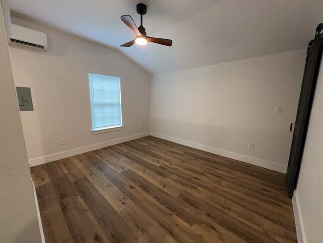 Photo - 224 Everton St Unidad Back