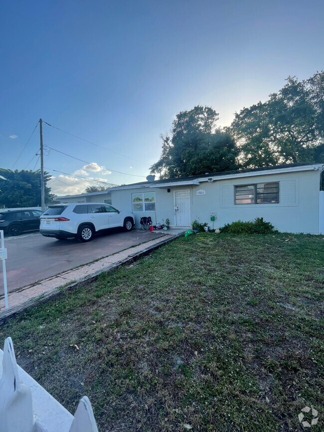 Building Photo - 17011 NW 33rd Ct Rental