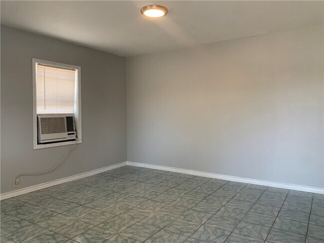 Photo - 4542 Helen St