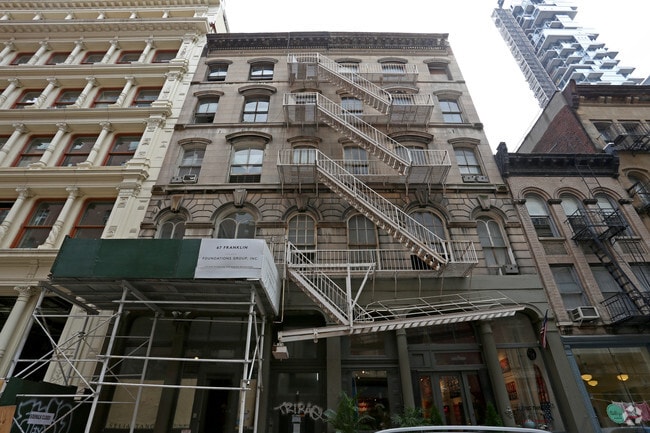 Entrada principal - 71 Franklin St