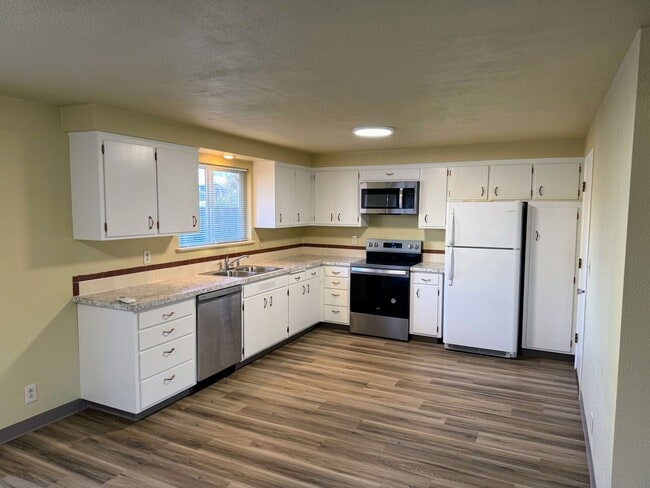 Photo - 2-Bed, 1-Bath Duplex – Great Location!