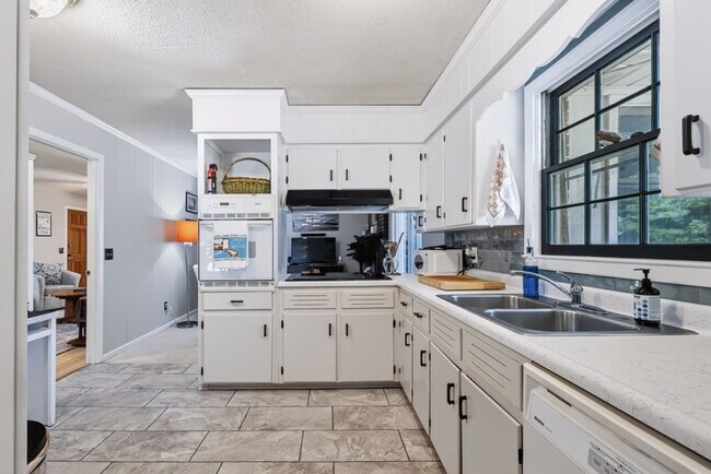 683 Huntington Road