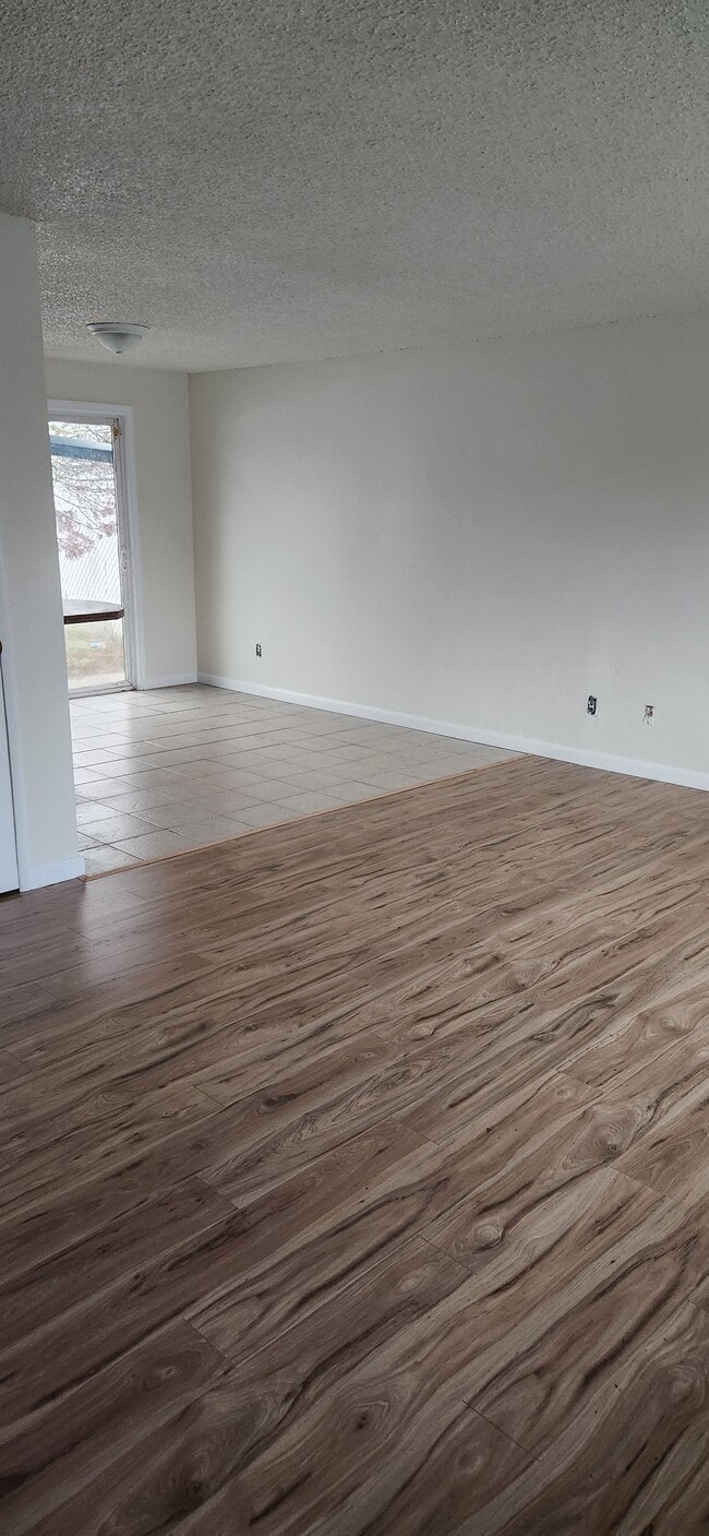 Photo - 800 Narregan St