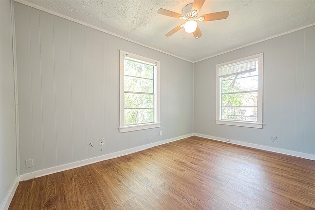 Photo - 4810 Carmen St