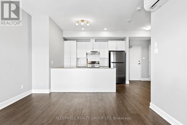 Photo - 975 N Russell Rd Unité 207