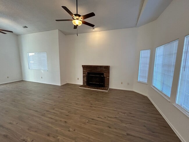 Photo - Beautiful 4 Bed / 2.5 Bath Silver Creek Home w/ RBP & $0 Deposit Option