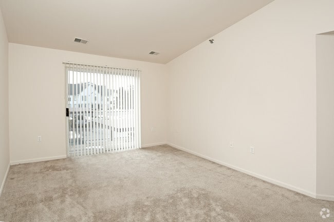 Sala de estar - INDIAN LAKE VILLAGE APARTMENTS