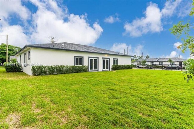 Photo - 11870 SW 220th St Unidad 11870 SW 220th St  B