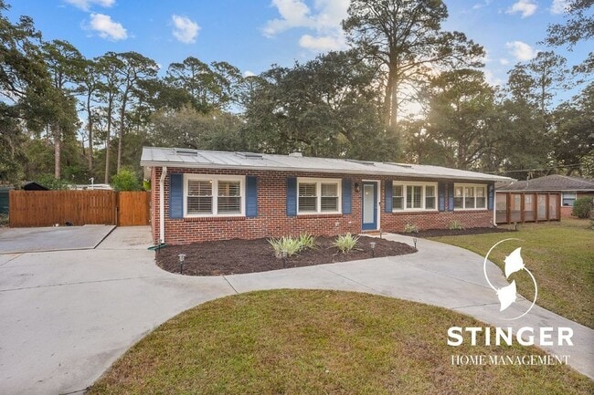 Photo - 150 Brickyard Point Rd S