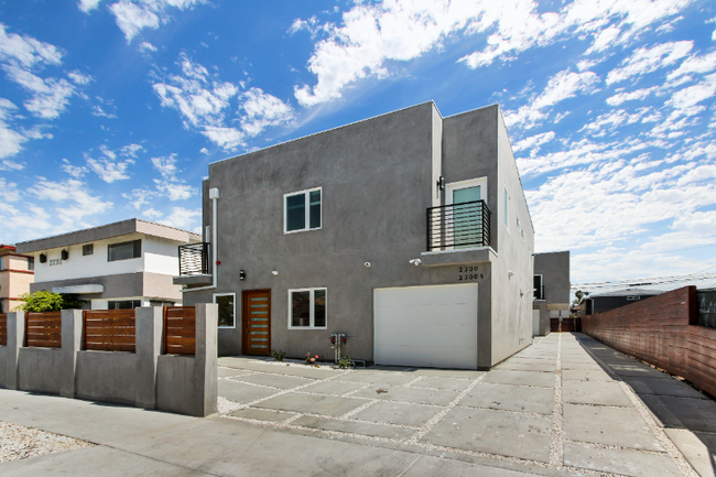 Photo - 2300 Carmona Ave Townhome