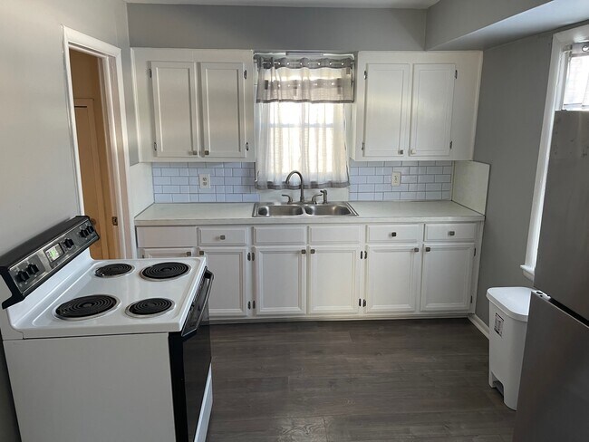 Photo - 1325 Waldman Ave