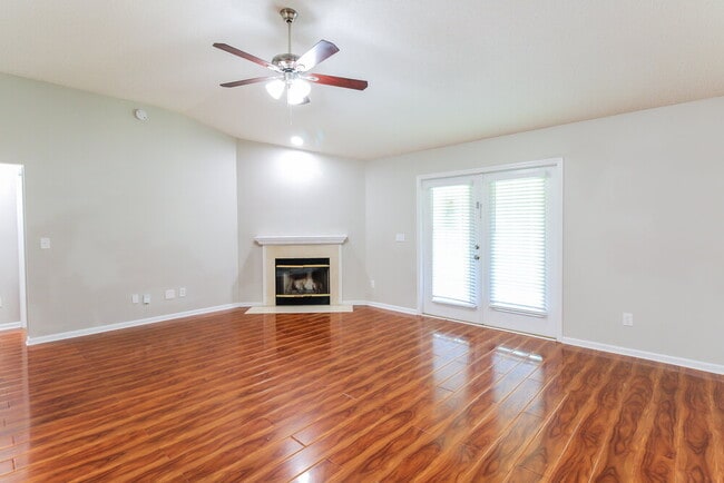 Photo - 717 S Lake Cunningham Ave