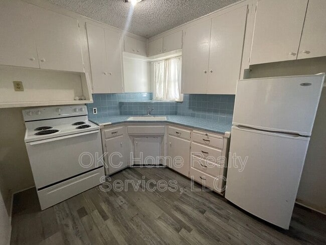 Photo - 552 E Grumman Dr