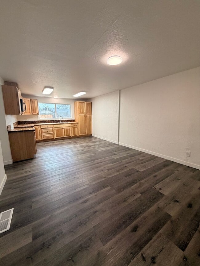 Photo - Fully Remodeled 3-Bedroom apartment