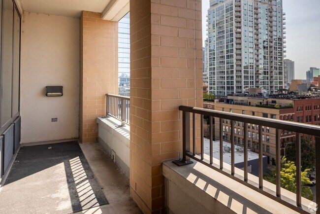 Photo - 701 N Wells St