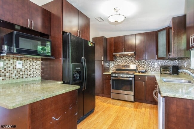 Photo - 19 Southwynde Dr