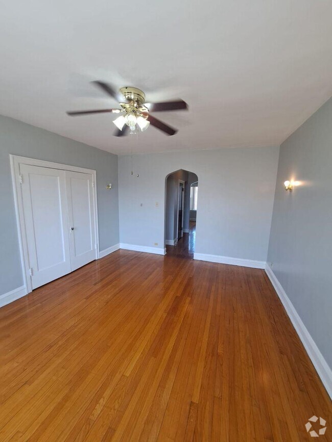 Building Photo - 1 bedroom in Chicago IL 60649 Unit 3A Rental
