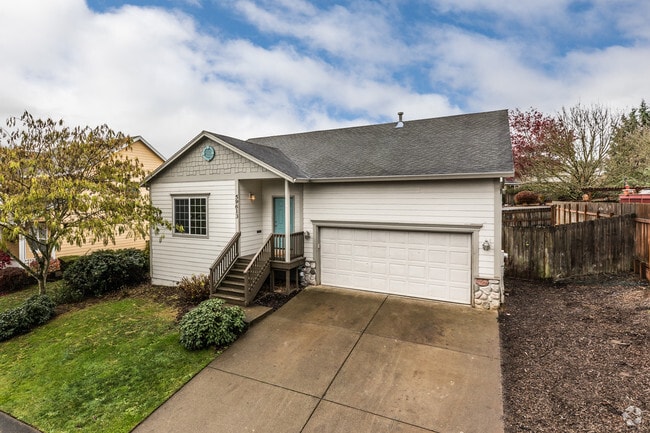 Building Photo - 59613 Oak Ridge St Rental