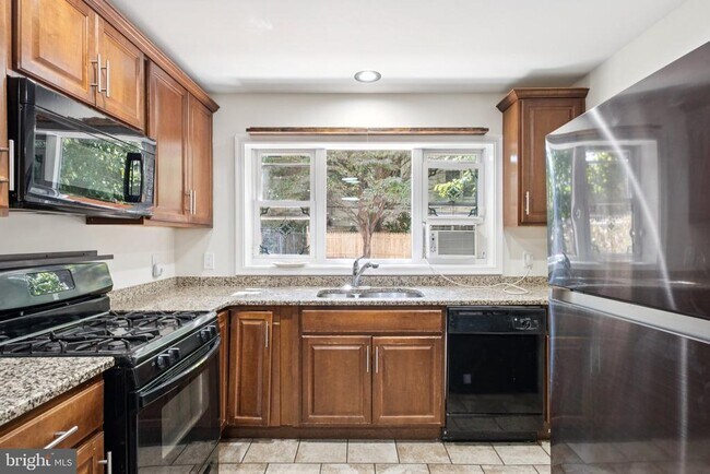 Photo - 2010 Ogden St