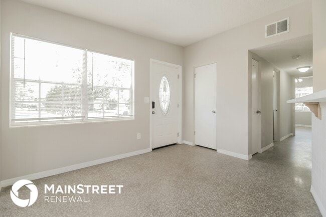 Photo - 451 E 6th St