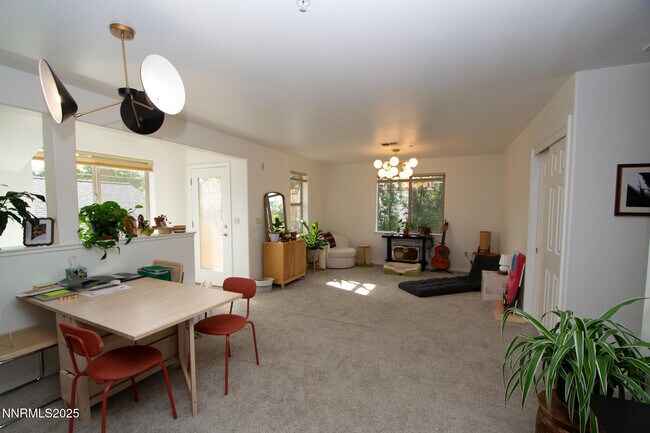 Photo - 1052 Watt St Unidad C