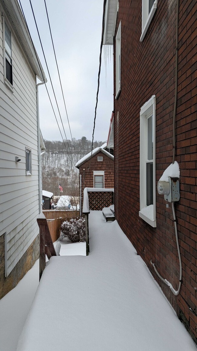 Photo - 812 E 3rd St