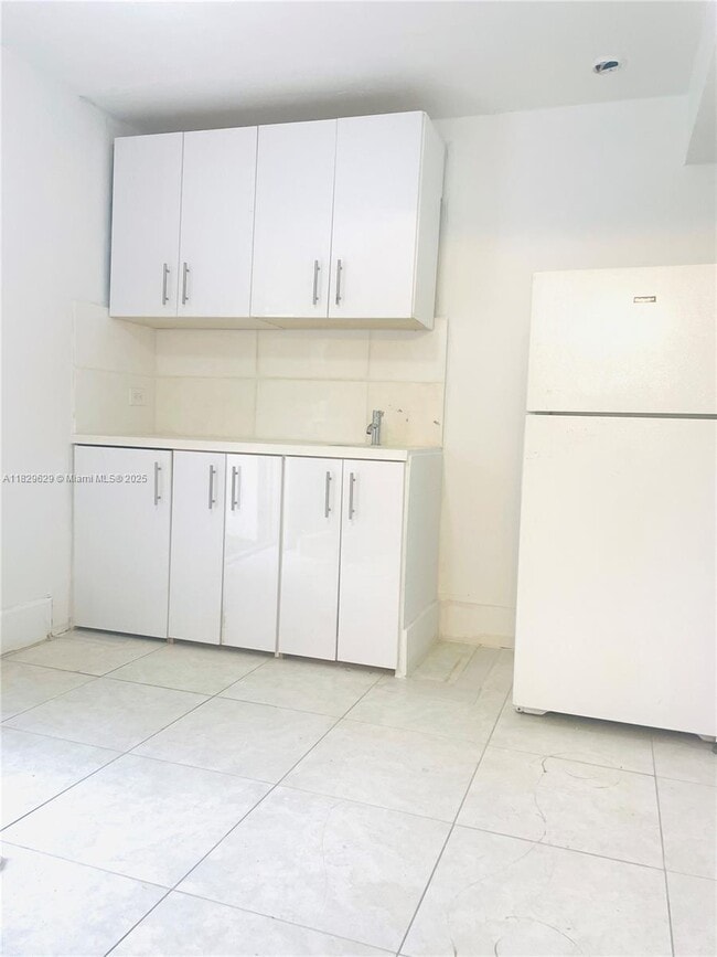 Building Photo - 613 Sharar Ave Unit 2B Rental