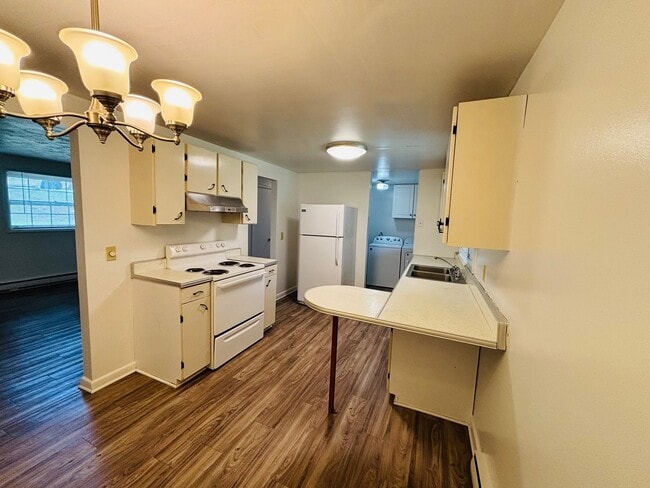 Photo - 1605 Lark Ln Unit 1