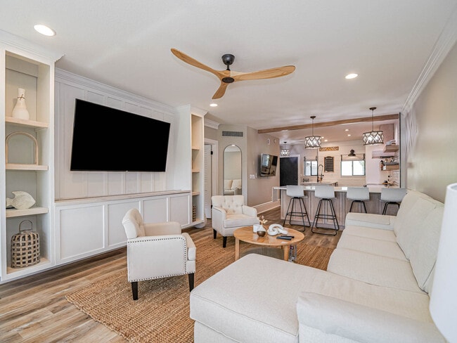 Building Photo - 6175 S Mirror Lake Dr Unit # 307