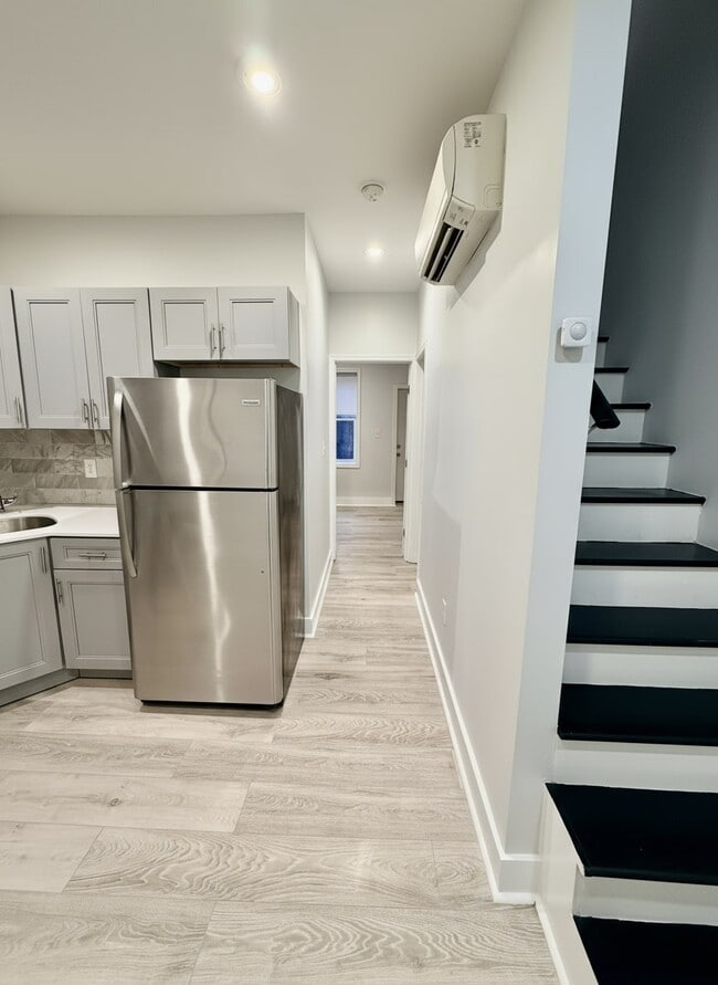 Photo - 665 E Wensley St