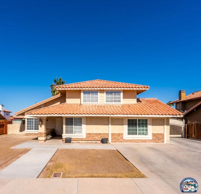 Building Photo - 1240 E Calle De Oro Rental