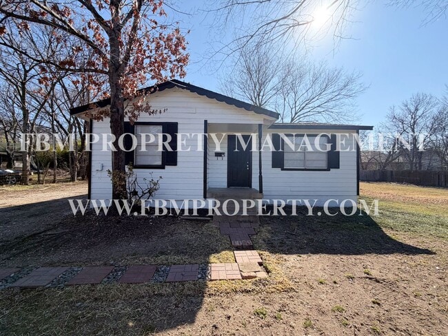 Building Photo - 410 N Flat St