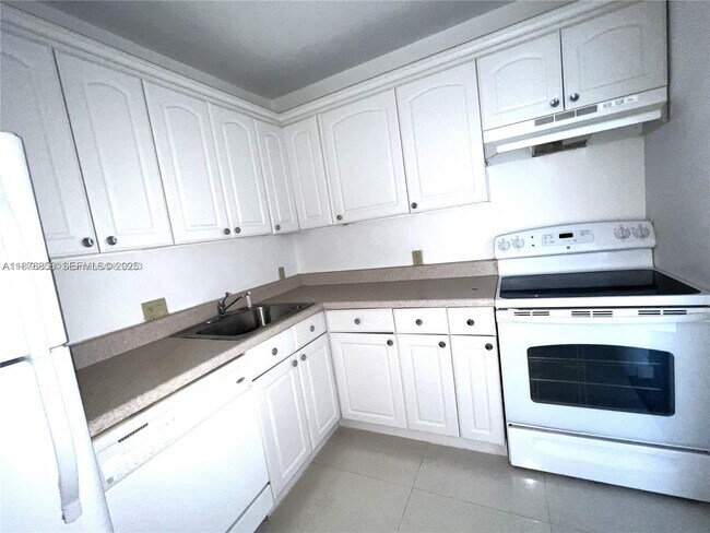 Photo - 3675 N Country Club Dr Unit 507